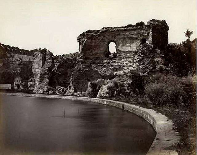 Il lago d'Averno e il tempio di Apollo in un'immagine dei primi del '900